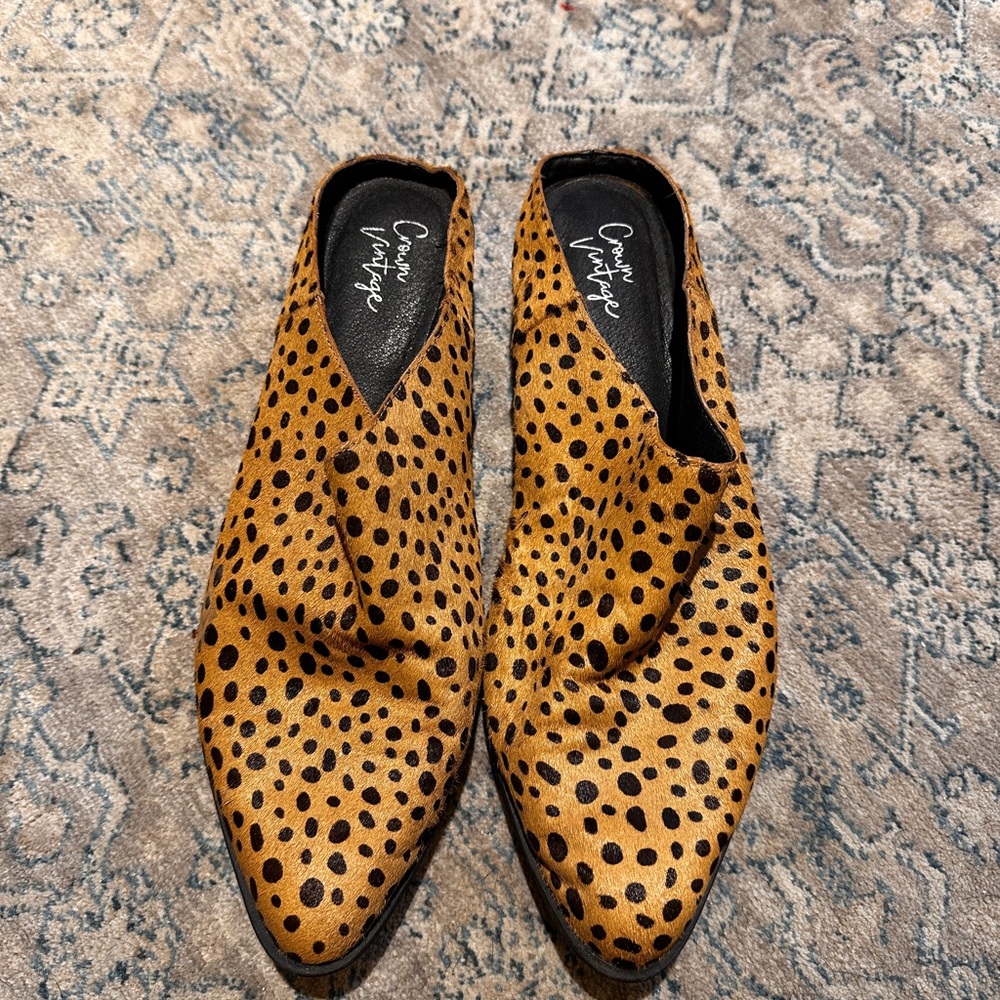Crown Vintage Leopard Print Slip-Ons